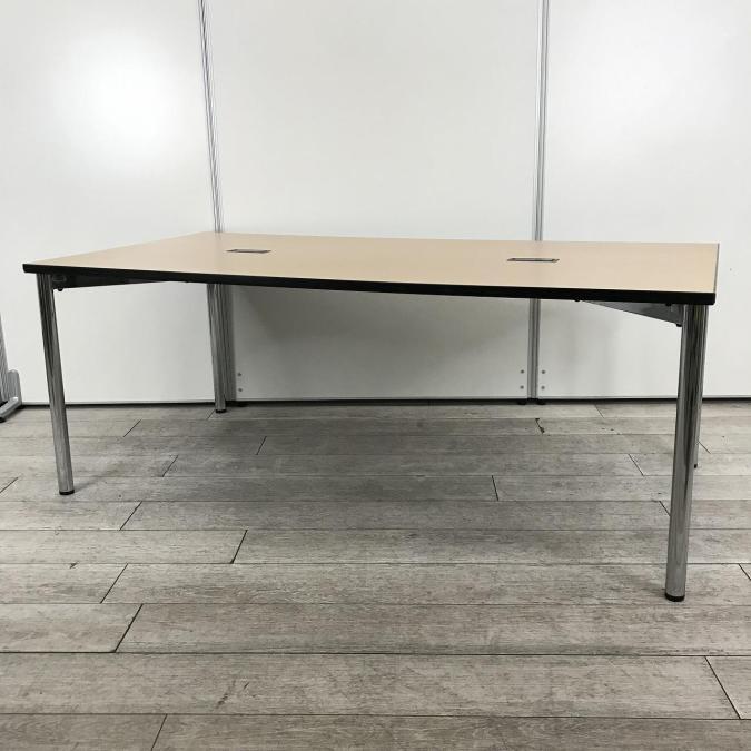 【4~6名でのご使用におすすめ！】■コクヨ (KOKUIYO)　■ミーティングテーブル　■天板：木目ナチュラル　配線カバー付き　■W1800mm D900mm
                        その他シリーズ
                                    中古
            