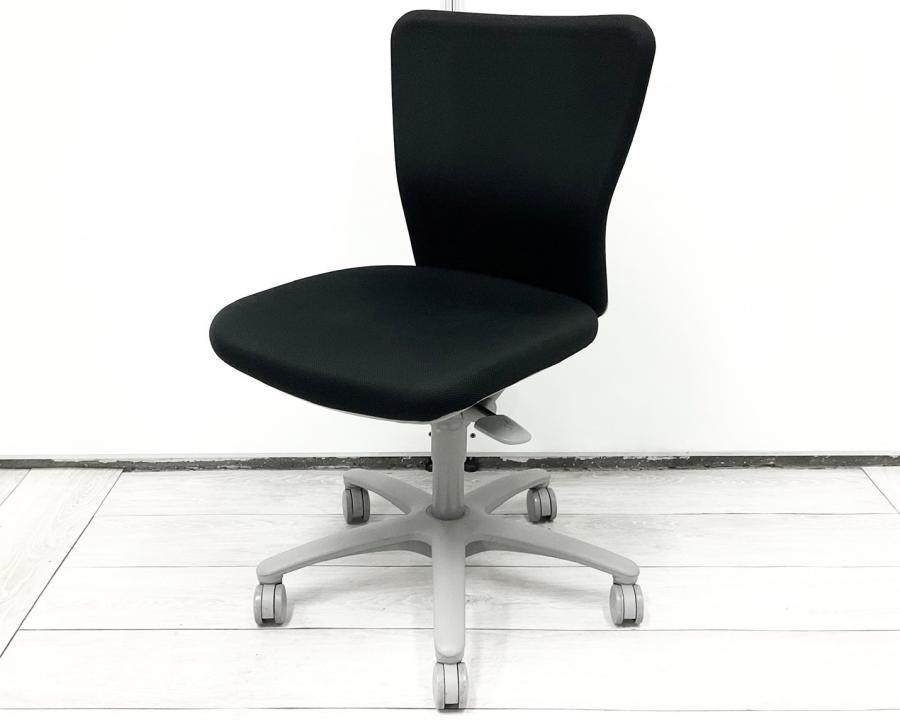 【在庫入替セール品！】オフィスの大定番チェア入荷！高いクッション性で長年人気の高いシリーズ！
■オカムラ/カロッツァ/ブラック　グレーシェル
                        カロッツァチェア
                                    中古
            