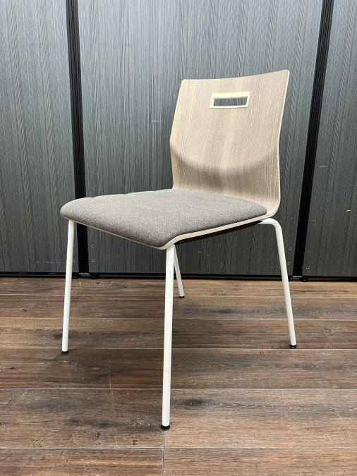 【カフェスペースやリフレッシュエリアを演出！】■オカムラ製　sweep(スイープ)シリーズ
                        スイープ
                                    中古
            