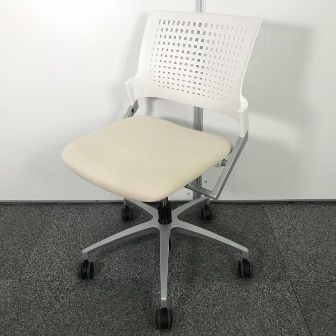 【在庫入替セール品！】【座り心地も良いオシャレなチェア入荷！さまざまな場面で活躍するミーティングチェア！】■イトーキ(ITOKI)製　モノン　肘無ミーティングチェア　■ホワイト
                        モノンチェア
                                    中古
            