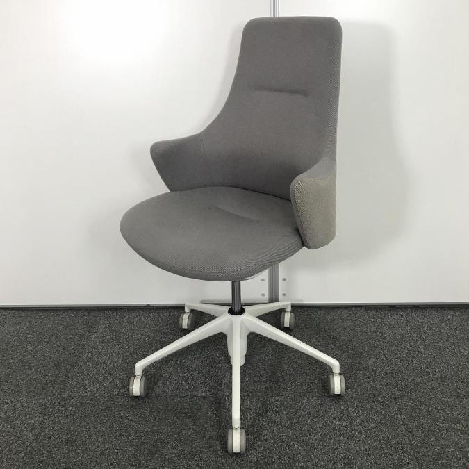 【カジュアルだけど機能的！】【働きやすく、居心地の良いオフィスへ】オカムラの新シリーズ！■Lives（ライブス）ワークチェア　■ハイバック　■ツートン張地　グレー・ベージュ　ホワイト脚　■okamura（オカムラ）
                        ライブス
                                    中古
            