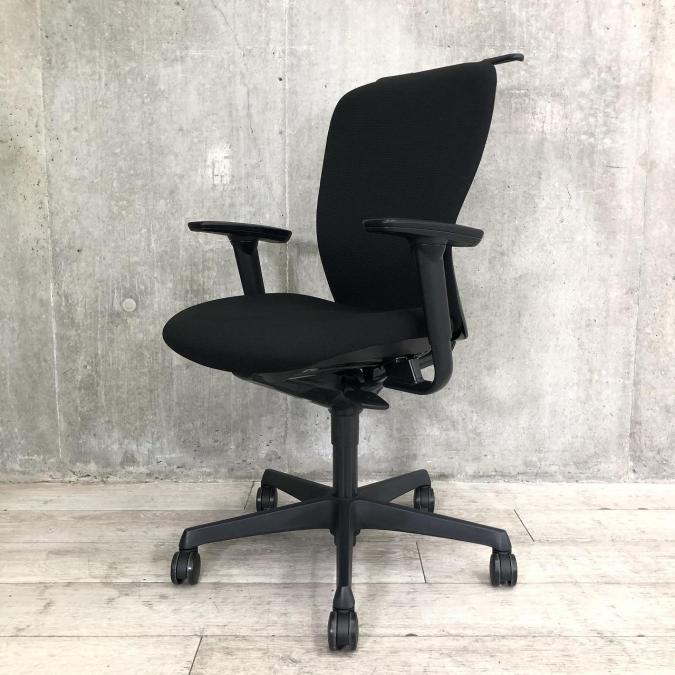 【在庫入替セール品】人気/定番【ブラックを基調としたかっこいいカラーリング】　オカムラ(okamura)製　スラート　肘付ハイバック　　ブラック　　ハンガー付　　可動肘
                        スラート
                                    中古
            