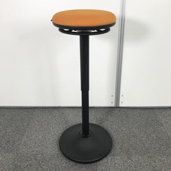 【「座る」と「立つ」のいいとこ取り！】■オカムラ（okamura）　ピルエット　カウンターチェア　スツール　■オレンジ　シェル：ブラック【高さ調節可能なパーチングスツール】
                        ピルエット
                                    中古
            