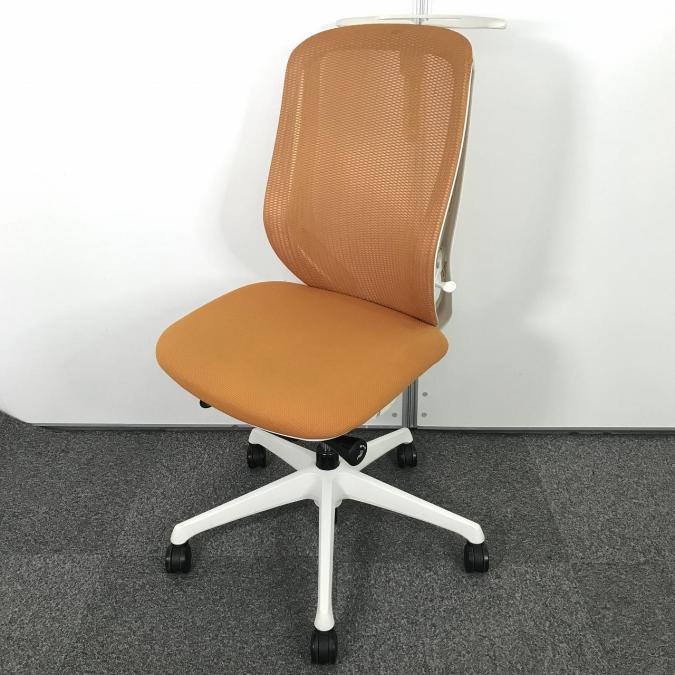 【オカムラ製品で最も人気を集めるメッシュチェア！】■オカムラ(okamura)製　シルフィ（Sylphy）　ハイバック 　肘無し　■オレンジ×ホワイトシェル　■メッシュ 　■ハンガー付
                        シルフィーメッシュ
                                    中古
            