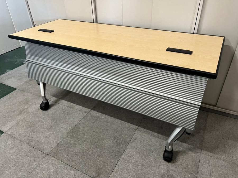 【レア！】海外製のサイドスタックテーブルが入荷！　◆スチールケース製　/　海外有名メーカー　/　格安　/　激安
                        その他シリーズ
                                    中古
            