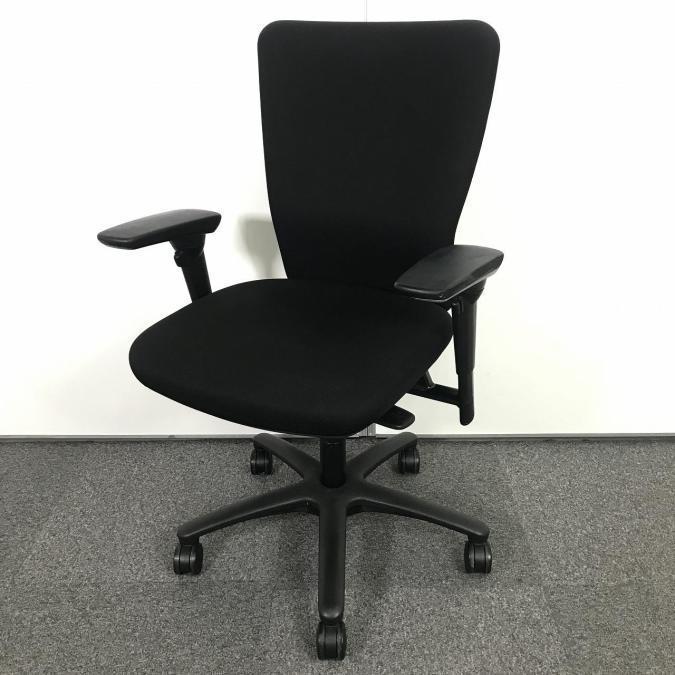 【椅子探しに迷ったらコレがオススメ！】■オカムラ製　カロッツァチェア　肘付ハイバック　■ブラック　■ハンガー付き　■可動肘【人間工学に基づいた快適シーティング！】☆★大特価セールはこちらのキーワードで検索☆★→→【大放出】
                        カロッツァチェア
                                    中古
            