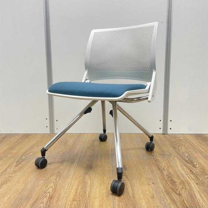 【商品入替のため、残り1脚限り】オカムラ製　クリールシリーズ　プラムカラー　会議用チェア　折り畳みチェア　折りたたんで省スペース！　ミーティングチェア　ネスティングチェア！！
                        クリール
                                    中古
            