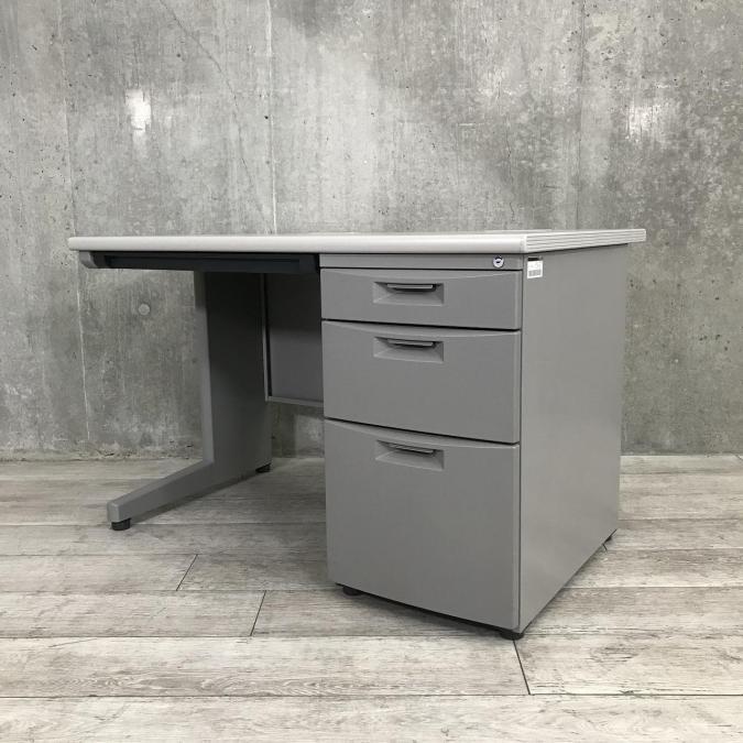 【幅1100㎜】【定番のオフィスデスク！スタンダードな片袖机】■イトーキ（ITOKI）製　CZNシリーズ　片袖机　■グレー(ウォームライト)【弊社使用欄：A00973959】
                        CZデスク
                                    中古
            