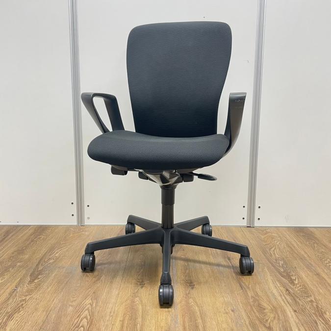 【ロット】オカムラ製　スラートシリーズ　ブラックカラーｘブラックフレーム　肘付きハイバックチェア！！
                        スラート
                                    中古
            