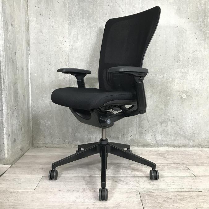 【在庫入替セール品！】【アメリカ産ならではの広く大きなデザイン！！】【腰部を左右非対称に調整できる！唯一無二のチェア】ヘイワース　HAWORTH　ゾディーチェア　メッシュ　ブラック　可動肘
                        ゾディーチェア
                                    中古
            