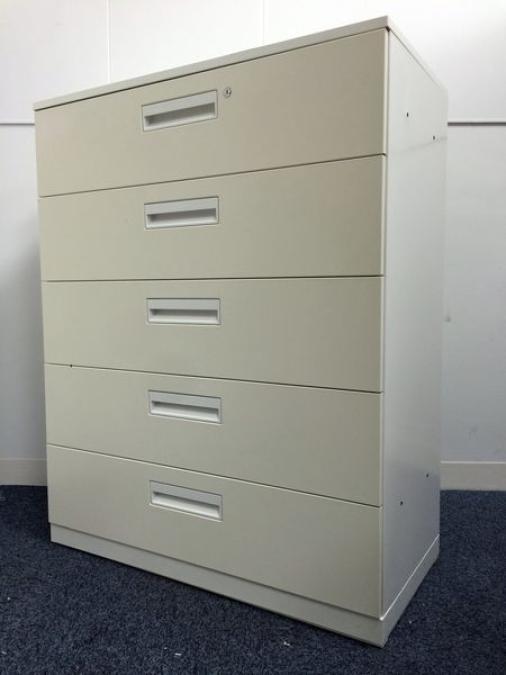 【限定1台入荷】5段の大容量引出書庫　人気シリーズのホワイト書庫【福岡オフィス家具】【福岡中古家具】【中古事務什器】【中古チェア】【中古椅子】
                        エディア
                                    中古
            