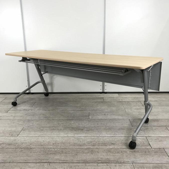 【天板跳ね上げ式でコンパクトに！キャスター付きで移動も楽々！】■ナイキ（NAIKI）　サイドスタックテーブル　会議用テーブル　■幅1800㎜　■天板：木目調ナチュラル　■幕板付き/キャスター付
                        その他シリーズ
                                    中古
            