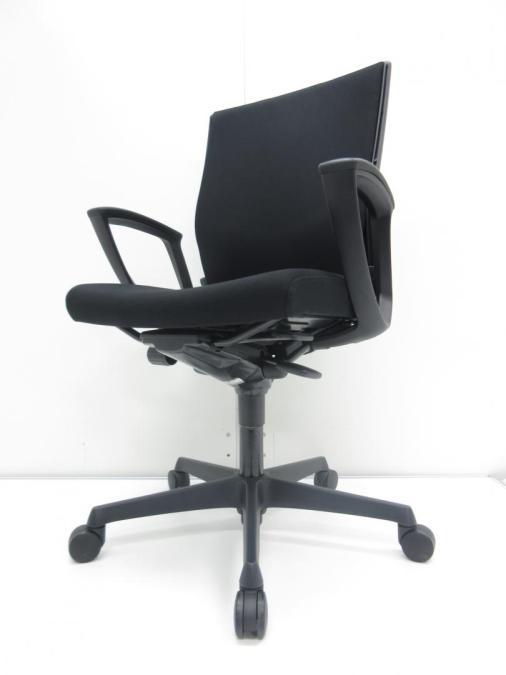 【定価約10万円】【固定肘付き快適OAチェアの入荷です！人気のブラックカラー！！】■オカムラ製　エスクード　OAチェア
                        エスクード
                                    中古
            