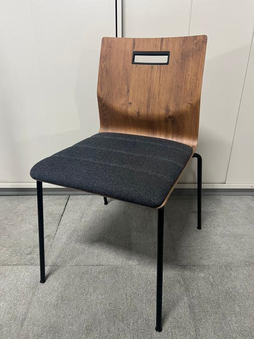 オカムラ製のおしゃれなミーティングチェア「スイープ」が入荷しました！
                        スイープ
                                    中古
            