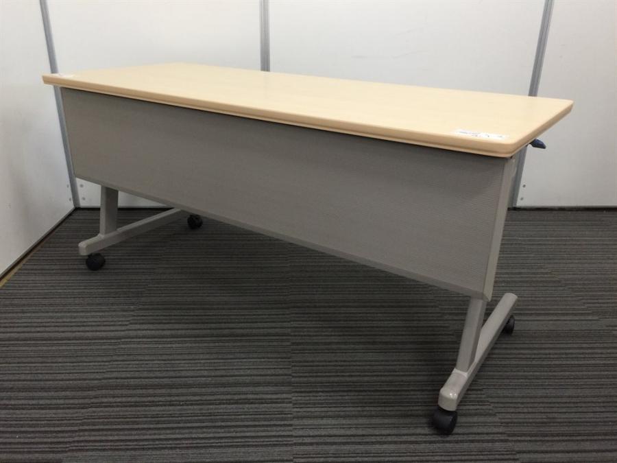 【在庫入替セール】【8台入荷】研修・会議にオススメ！天板　折り畳み可能なキャスター付きテーブル/2名掛け
                        その他シリーズ
                                    中古
            