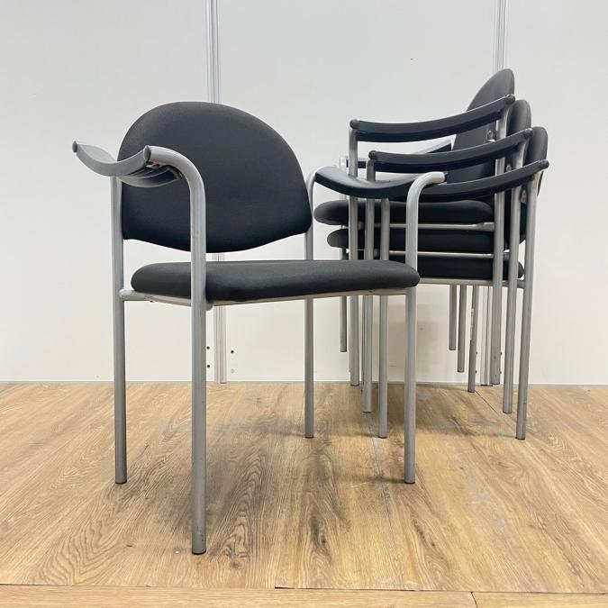 【4脚セット！！】会議やセミナーにおすすめ　肘付き　スタッキングチェア！！
                        その他シリーズ
                                    中古
            