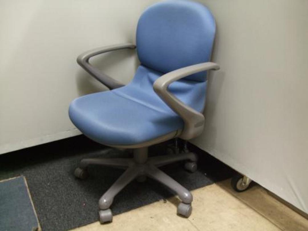 【更新速報：価格改定・単品特価品】■メーカー：内田洋行　　■シリーズ：コアチェア　■タイプ：肘付　　【ウィンターセール】【OAチェア】
                                    中古
            