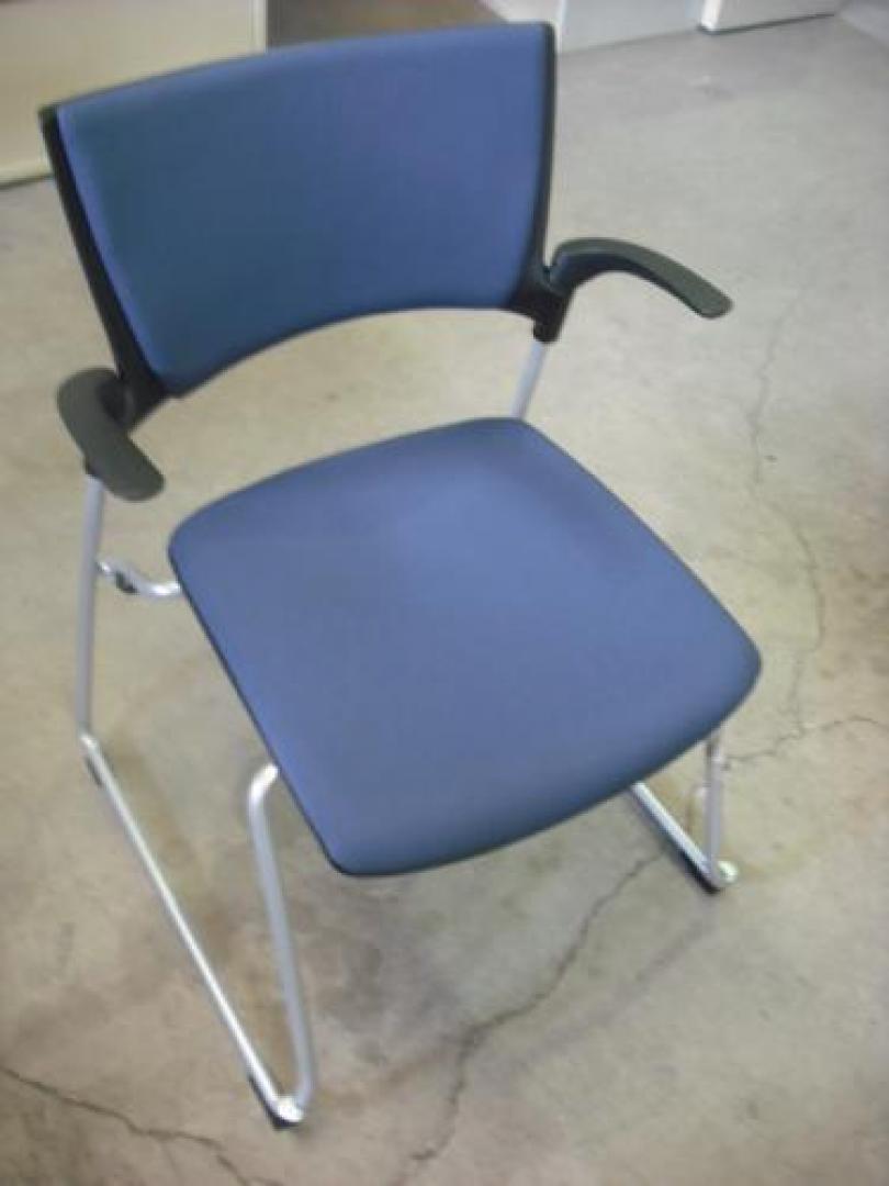 イトーキ【マノスチェア】未使用品のため状態良好。【会議チェア】
                                    新古品
            