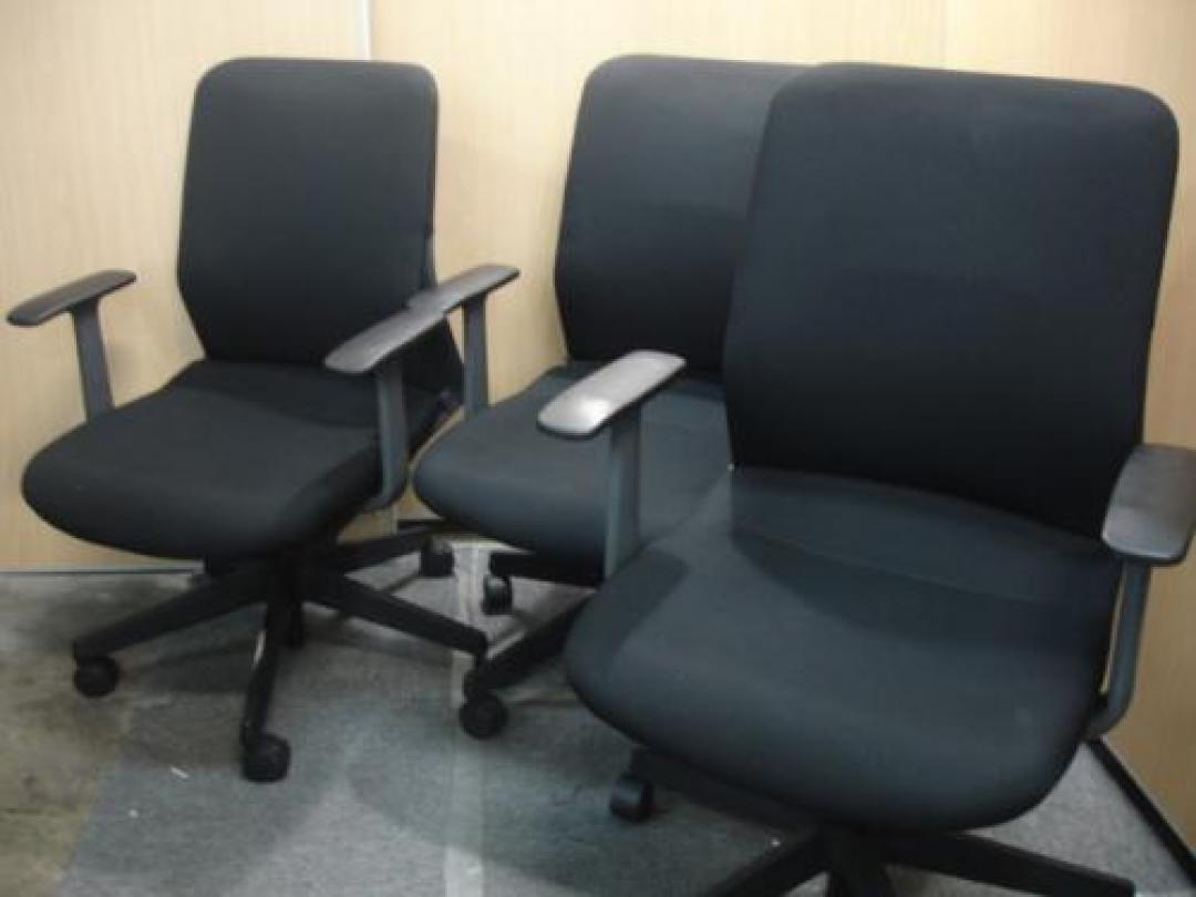 中古】アガタSチェア コクヨ/KOKUYO 肘付ミドルバックチェア