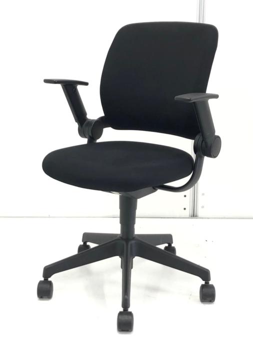 【定価約６万円】【肘が後ろにも動き肘無しチェア感覚でも使用できるOAチェア】■コクヨ製　サイドフィットチェア　可動肘付きチェア
                        サイドフィットチェア
                                    中古
            