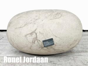 Ronel Jordaan/ロネル・ヨルダーン　Rock Cushions / ロッククッション　M