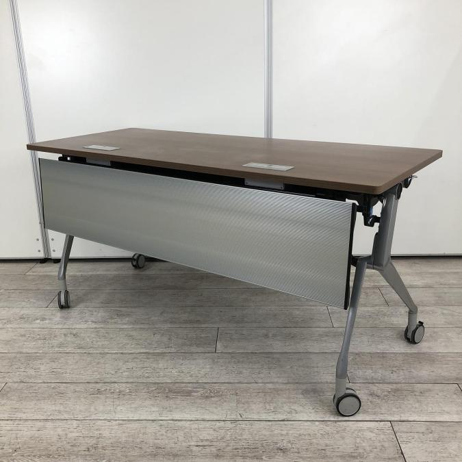 【スタイリッシュなデザインで高品質！フレキシブルに使える便利アイテム！】■オカムラ(okamura)製　インターアクトNT　サイドフォールドテーブル　(W1500×D600×H720)　■ブラウン　■幕板パネル付
                        インターアクトNT
                                    中古
            