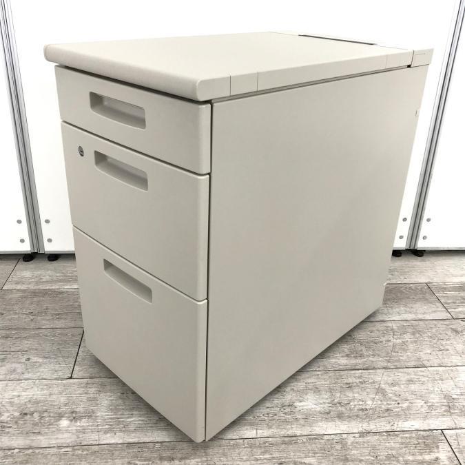 【在庫入替セール品！（本在庫限定価格）】【コレは便利！ワークスペース追加にもオススメ！】■コクヨ製　3段脇机　【デスクサイドキャビネット】【弊社使用欄：A00963323】
                        新BS
                                    中古
            