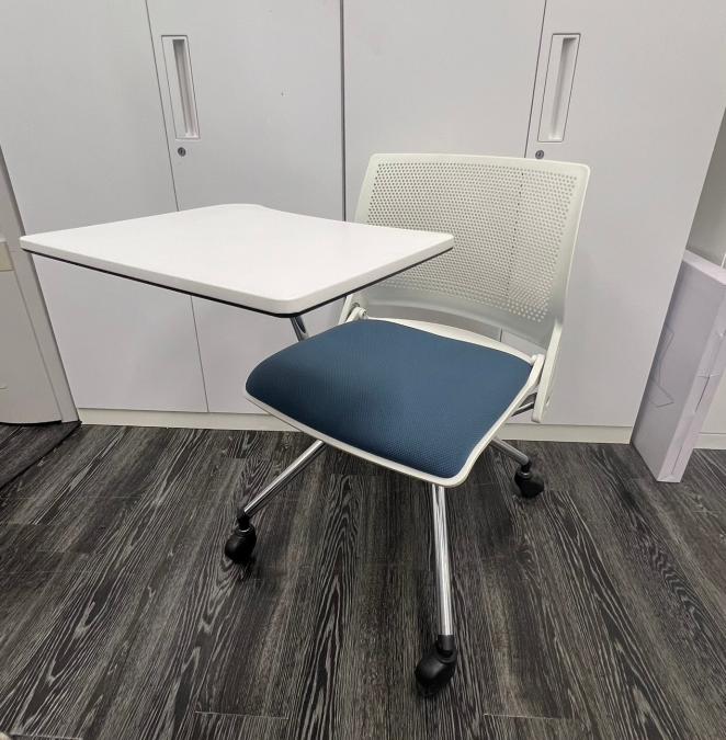 オカムラ製のネスティングチェア・メモ代付き【クリール】が入荷しました！
                        クリール
                                    中古
            