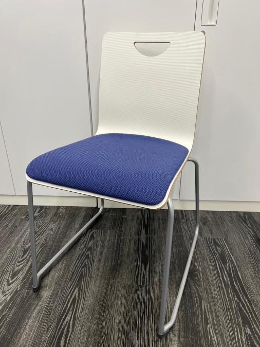 オカムラ製のスタッキングチェア/ミーティングチェア【メディナス】が入荷しました！
                        メディナス
                                    中古
            