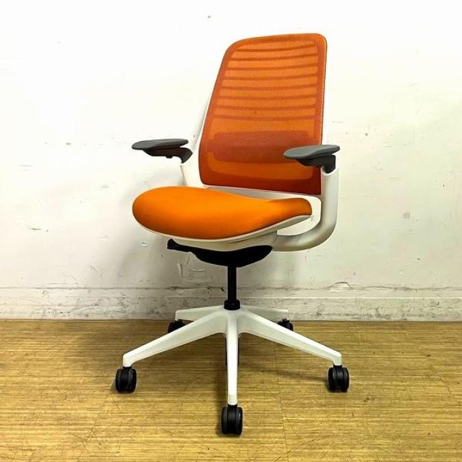 【2脚限定】スチールケース/Steelecase　シリーズ1/Series1　ワークチェア　4Dアジャスタブルアーム　クロス：タンジェリン（オレンジ）　フレーム：シーガル（ホワイト）
                        シリーズ1 チェア
                                    中古
            