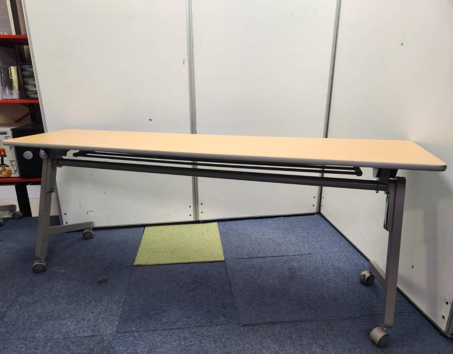 【状態が悪いです！】　■サイドスタックテーブル　イトーキ　ナチュラル　1845　天板はねあげ式　幕板なし
                        HMシリーズ
                                    中古
            