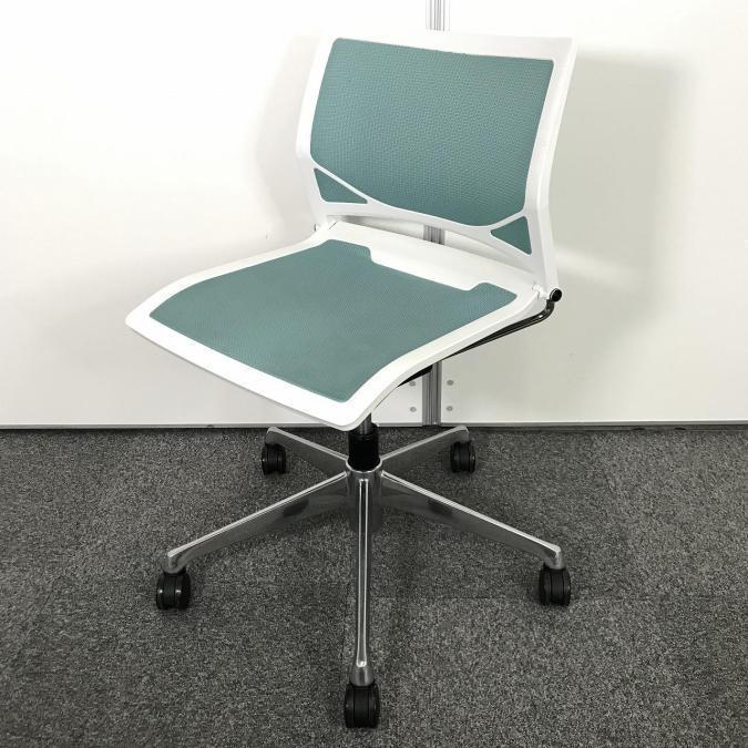 【在庫入替セール品！】【メッシュ素材で通気性抜群なミーティングチェア！】【上下昇降機能つき】■オカムラ（okamura）　Zart（ツァルト）ミーティングチェア　5本脚タイプ　　■ブルー×ホワイトシェル　■メッシュ背座面
                        ツァルト
                                    中古
            