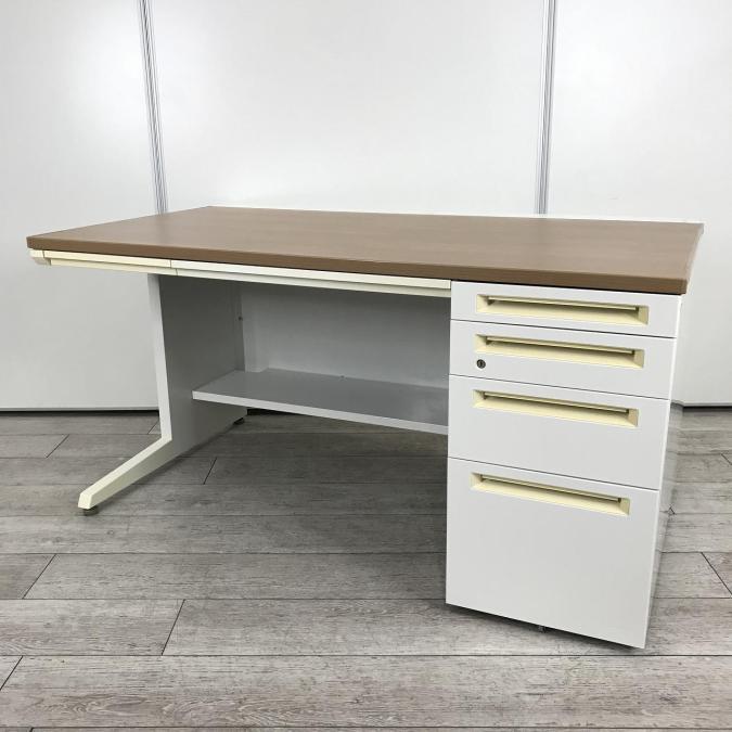 【ゆとりのワークスペース！スタイリッシュな木目デザイン！】 ■オカムラ(okamura)製　アドバンスシリーズ　片袖デスク　W1400mm　■木目ナチュラル天板×ネオホワイトボディー　■シリンダー鍵
                        アドバンス
                                    中古
            