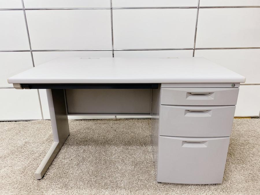 【広々としたワークスペースでストレスを軽減！】■イトーキ製　片袖デスク　W1200×D700×H700ｍｍ　■使いやすさが人気のロングセラー！国産スチールデスクがお買い得！【ITOKI　CZ】
                        CZデスク
                                    中古
            