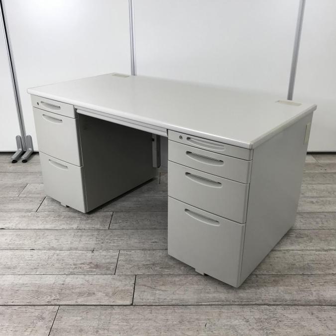 部材欠品のため特価品！【人気両袖机！増員時にも！】■オカムラ　SDシリーズ　両袖机　■幅：1400mm　■ライトグレー　■配線口　■増員　上長　事務机　オフィスデスク　※日焼けあり
                        SDシリーズ
                                    中古
            