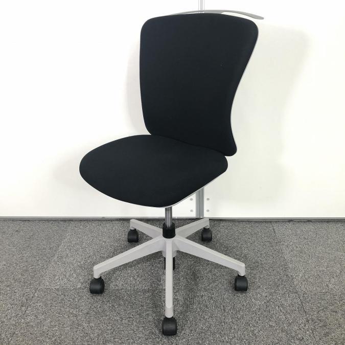 【6脚入荷】【使いやすいスタンダードなデザイン！イナバ製バルチェシリーズの肘無ハイバックチェアが入荷！】■イナバ（inaba）製　バルチェ　肘無ハイバックチェア　　■ブラック　■コートハンガー付
                        Valche
                                    中古
            