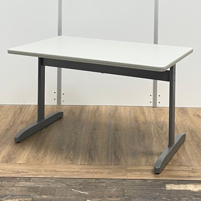 ナイキ製　KHE型　グレー　W1200×D750サイズ　T字脚　休憩室や打ち合わせに　ミーティングテーブル！！
                        その他シリーズ
                                    中古
            