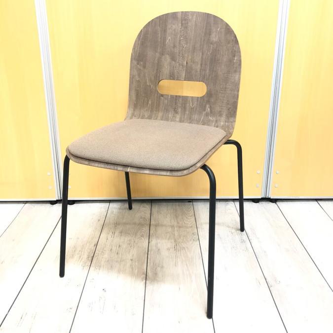 【2021年製】イトーキ　decoboko（デコボコ）スタッキングチェア　decoタイプ　座クッション付き　背：ノルディックバーチ　座：グレイッシュブラウン　【TOGS】
                        デコボコ
                                    中古
            