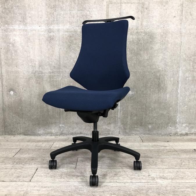 【背中のフォルムが特徴的！】■イトーキ/エフ/ネイビー/コートハンガー付き/肘無し
                        エフクロス
                                    中古
            