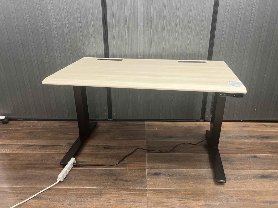 【コンパクトな昇降式デスク！】オカムラ(Okamura)　スイフト　高さ650～1250mmで可動 立ち姿勢を取り入れ健康志向！おしゃれなナチュラル天板×ブラック脚
                        Swift
                                    中古
            