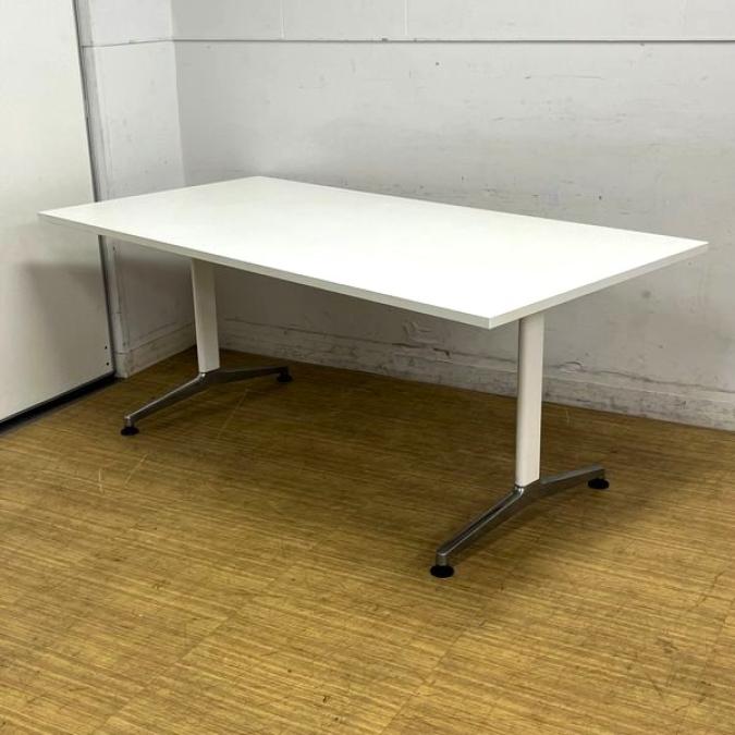 【1台限定】コクヨ　JUTO（ジュート）　ミーティングテーブル　ホワイト　T字脚　アジャスター脚　W1800/D900の6名使用想定
                        JUTO
                                    中古
            