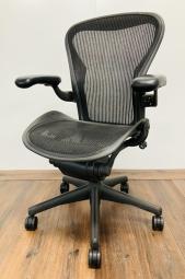 【在庫入替セール品】人気/オススメ/定番　Hermanmiller/ハーマンミラー 　Aeron/アーロン　 固定肘　 Bタイプ ランバー無し　前傾あり　 デザイナーズ家具 　※千葉店撮影商品