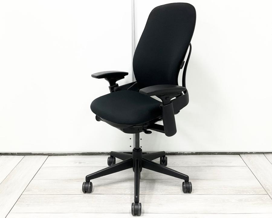 【2022年製】ワークチェア アームレスト付 可動肘 ブラックフレーム オススメ(おすすめ) 大人気 ・Steel case/スチールケース ・Leap-v2/リープV2 ※横浜本店撮影画像※
                        リープV2
                                    中古
            