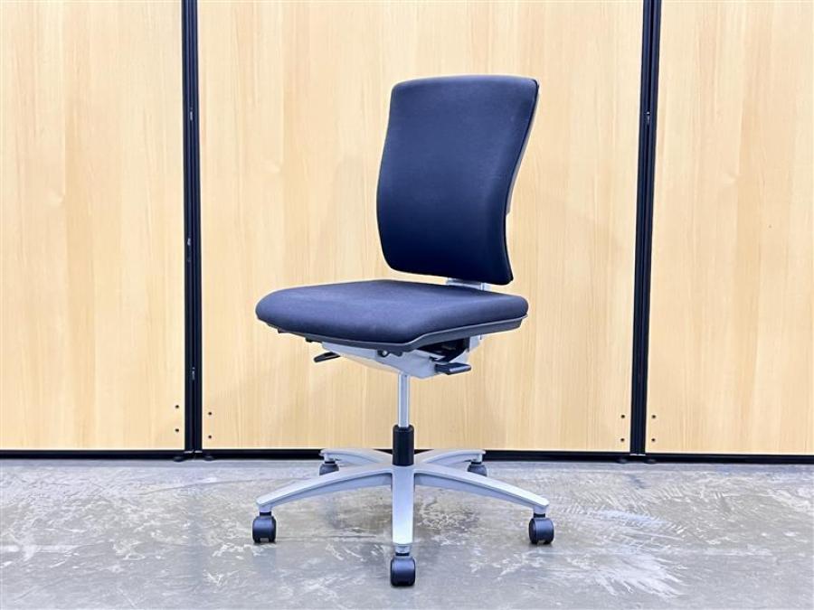 【在庫入替セール品】【背もたれの高さを変えられる、珍しいチェア！】■イナバ/インフィニア/肘無し/ブラック【弊社使用欄：Z00984694】
                        インフィニア チェア
                                    中古
            