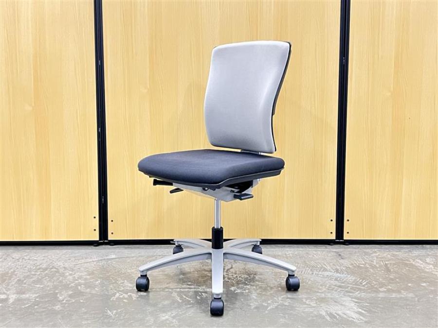 【在庫入替セール品】【背もたれの高さを変えられる、珍しいチェア！】■イナバ/インフィニア/ベージュ【弊社使用欄：A00976830】
                        インフィニア チェア
                                    中古
            