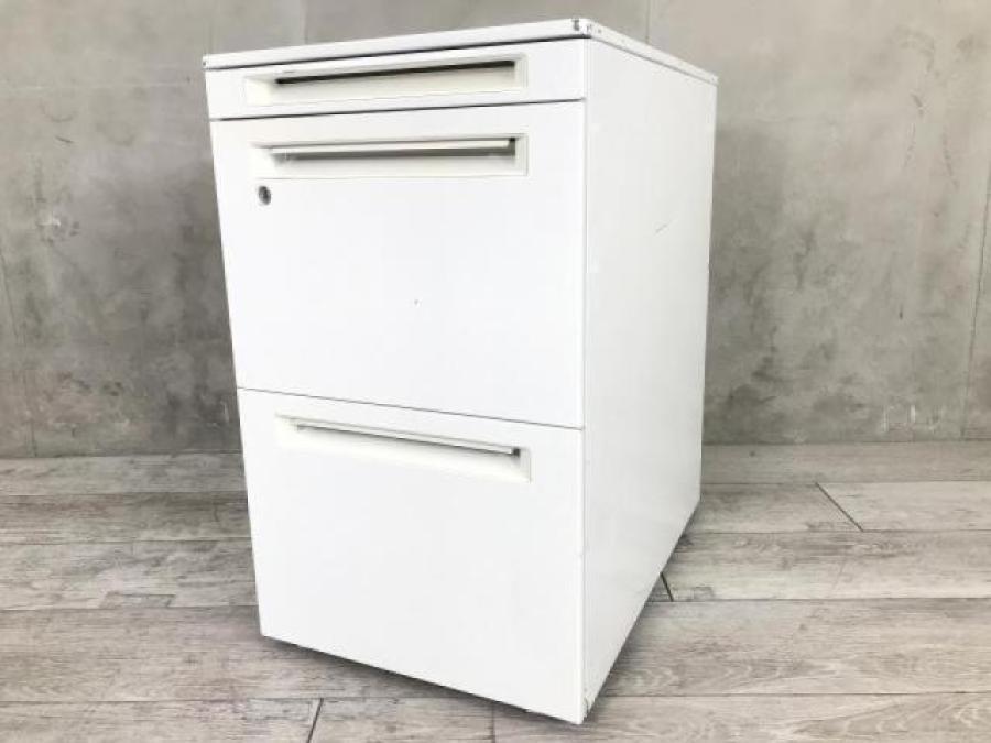 【在庫入替セール品】【取っ手日焼け品】【定価約8万円】【フリーアドレス用ホワイトカラー３段ワゴンの入荷です！】■オカムラ製　アドバンス　３段ワゴン
                        アドバンス
                                    中古
            