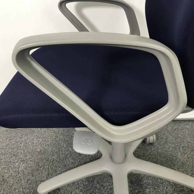 オカムラ　カロツッア OAチェア 中古】カロッツァチェア オカムラ/okamura 肘付ローバックチェア