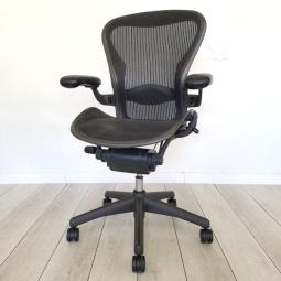 【在庫入替セール品！】KING OF CHAIR！座面メッシュ構造の高級チェア！ダイヤル操作で肘の上下調整可能！
■ハーマンミラー/アーロンBタイプ/ランバーフル装備