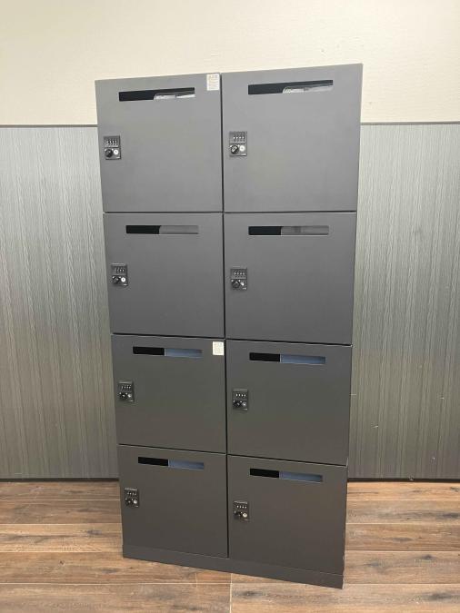 【シックなブラックのモバイルロッカー！8人分の収納が可能！】■イトーキ（ITOKI）　サフィ (suffi) シリーズ　8人用パーソナルロッカー (4人用＋4人用)　 ■ダイヤル錠　■ブラック　ベース付き
                        サフィ
                                    中古
            