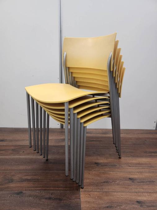 【お買い得な6脚セット販売価格！】■オカムラ（okamura）　ウィスナーハーガー（wiesner hager）製　チャティー（ch@ty）　スタッキングチェア　■イエロー【おしゃれなスタッキングチェアが入荷！】
                        ch@ty
                                    中古
            